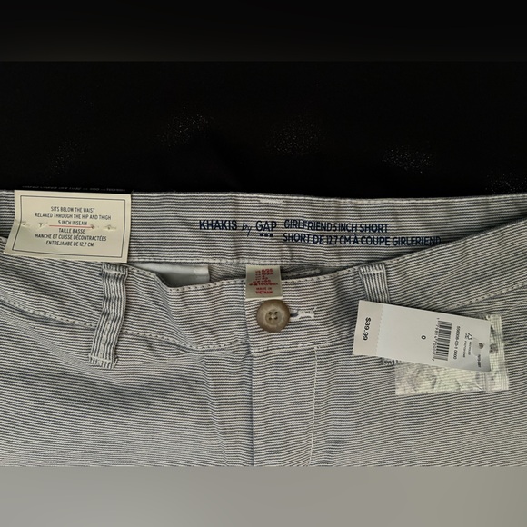 Khakis by Gap Girlfriend 5” Short - Picture 4 of 6
